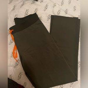 FIGS. Livingston scrub pant. Moss. Size small.